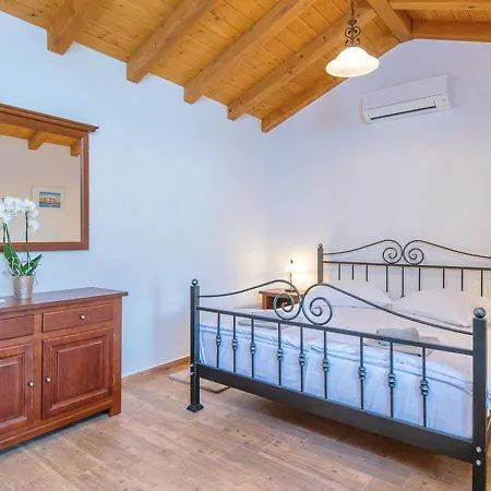 Holiday Home Loviste Σπίτι διακοπών