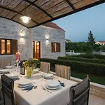 Holiday Home Loviste Дом отдыха *