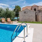Дом отдыха Holiday Home Loviste