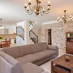 Holiday Home Loviste Дом отдыха