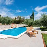 Дом отдыха Holiday Home Loviste *