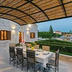 Holiday Home Loviste Дом отдыха Ловиште