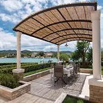 Дом отдыха Holiday Home Loviste Ловиште