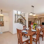Holiday Home Loviste Дом отдыха
