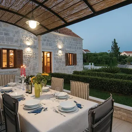 Holiday Home Loviste Сasa de vacaciones *