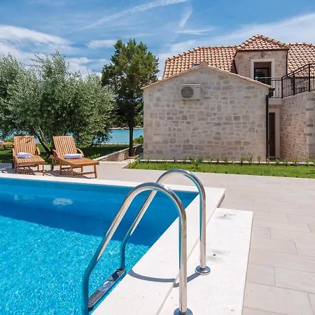 Сasa de vacaciones Holiday Home Loviste
