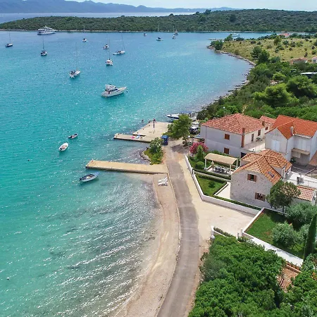 Holiday Home Loviste Hébergement de vacances *