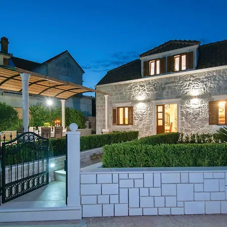 Holiday home Holiday Home Loviste Loviste