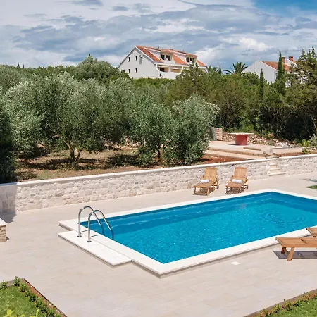 Holiday Home Loviste Сasa de vacaciones Lovište