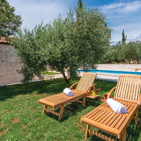 Holiday Home Loviste Сasa de vacaciones *