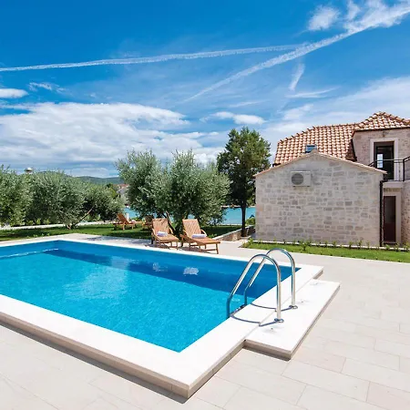 Holiday Home Loviste *