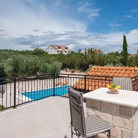 Holiday home Holiday Home Loviste Loviste