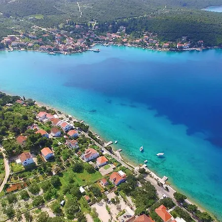 Holiday Home Loviste * Loviste