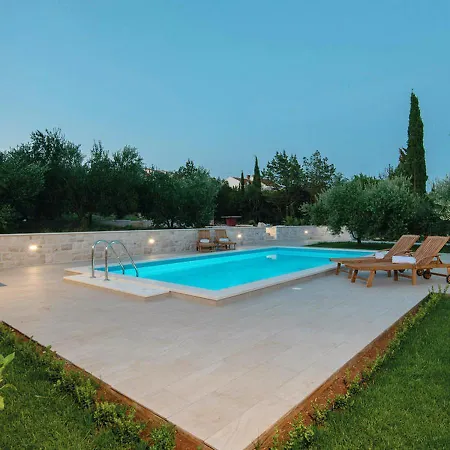 Сasa de vacaciones Holiday Home Loviste *