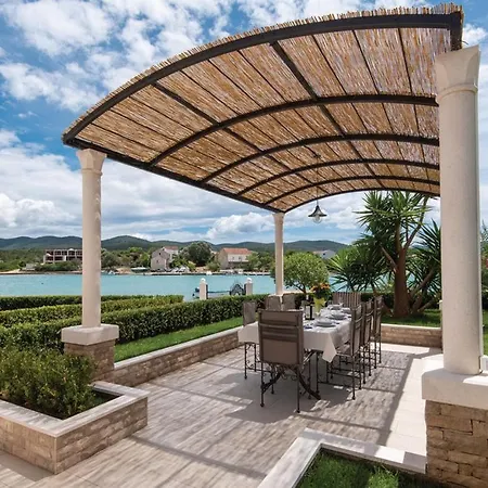 Holiday home Holiday Home Loviste Loviste