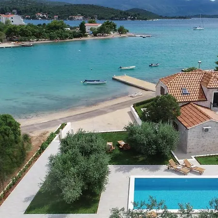 Holiday Home Loviste *