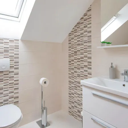 Holiday Home Loviste 로비스테