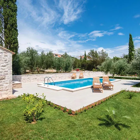 펜션 Holiday Home Loviste 로비스테