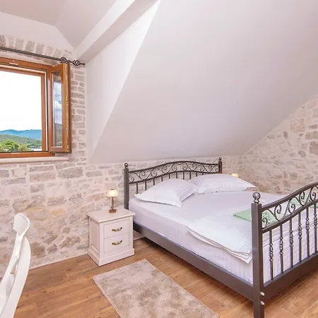 Holiday Home Loviste Сasa de vacaciones