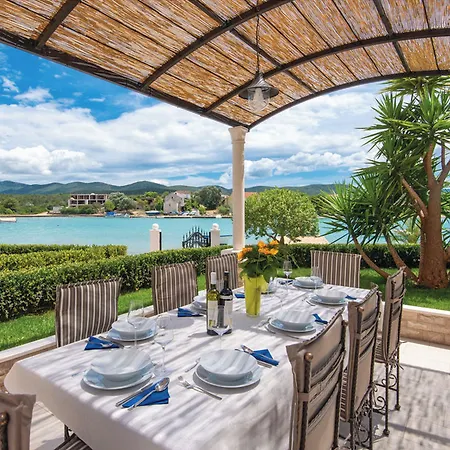 Сasa de vacaciones Holiday Home Loviste Lovište