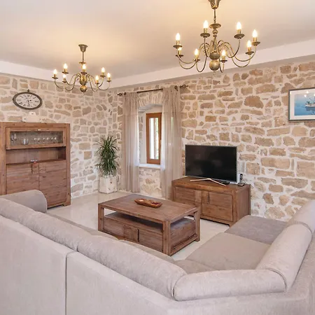 Holiday Home Loviste