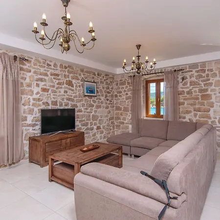Holiday Home Loviste * Lovište