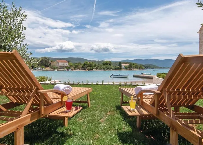 Holiday Home Loviste *