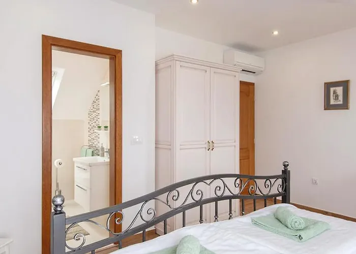 بيت للعطل Holiday Home Loviste