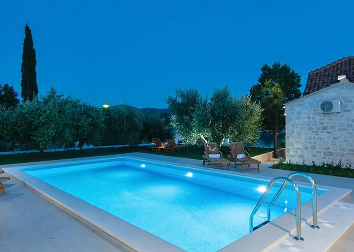 Hébergement de vacances Holiday Home Loviste *