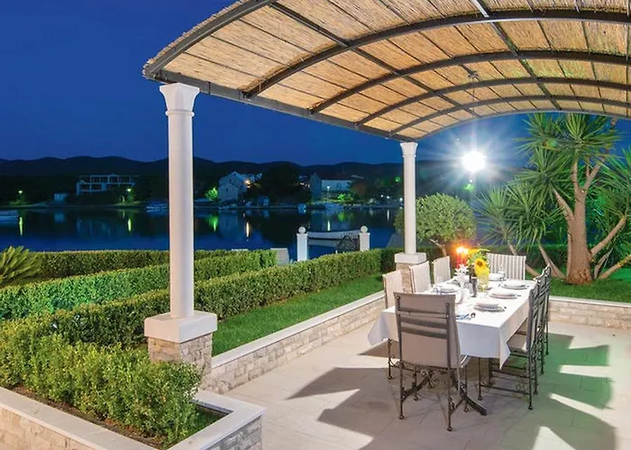 Holiday Home Loviste