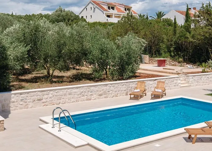 Holiday Home Loviste Hébergement de vacances Lovište