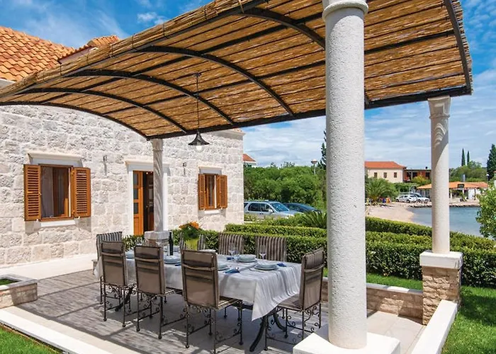 Hébergement de vacances Holiday Home Loviste *