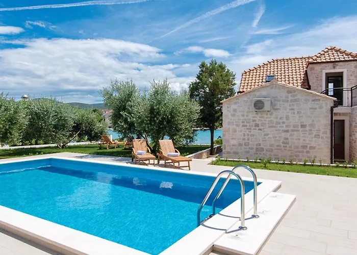 Holiday Home Loviste *