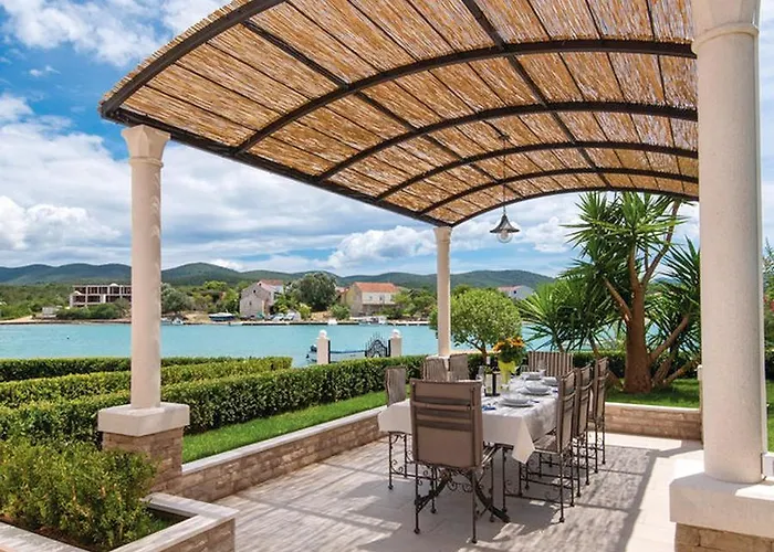 Holiday Home Loviste *