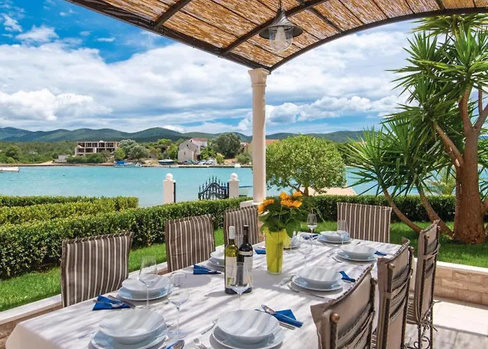 Holiday Home Loviste Lovište