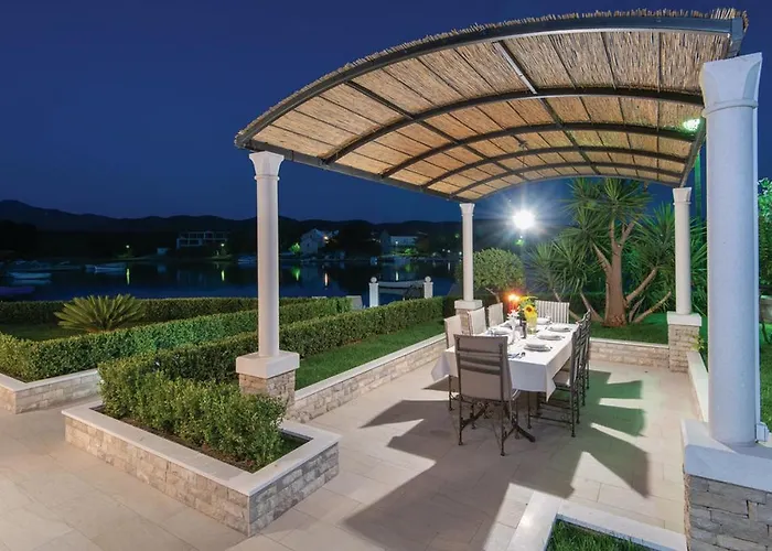 Holiday Home Loviste Lovište