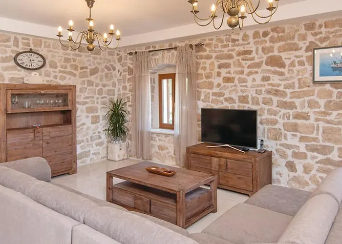 Holiday Home Loviste Lovište