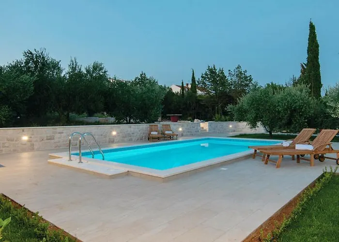 Hébergement de vacances Holiday Home Loviste *