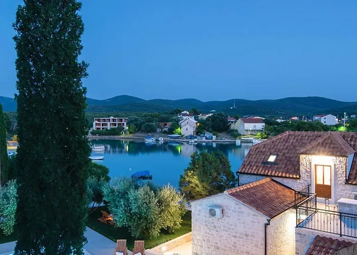 Holiday Home Loviste *