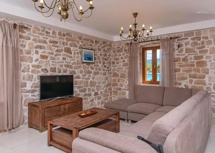 Holiday Home Loviste Lovište