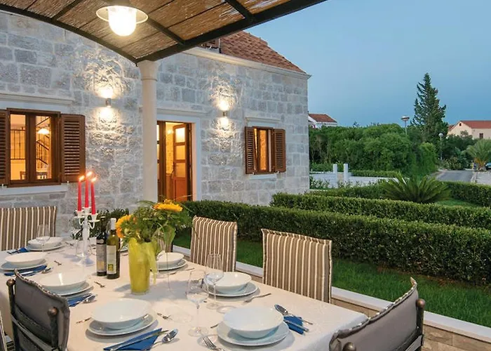 بيت للعطل Holiday Home Loviste *